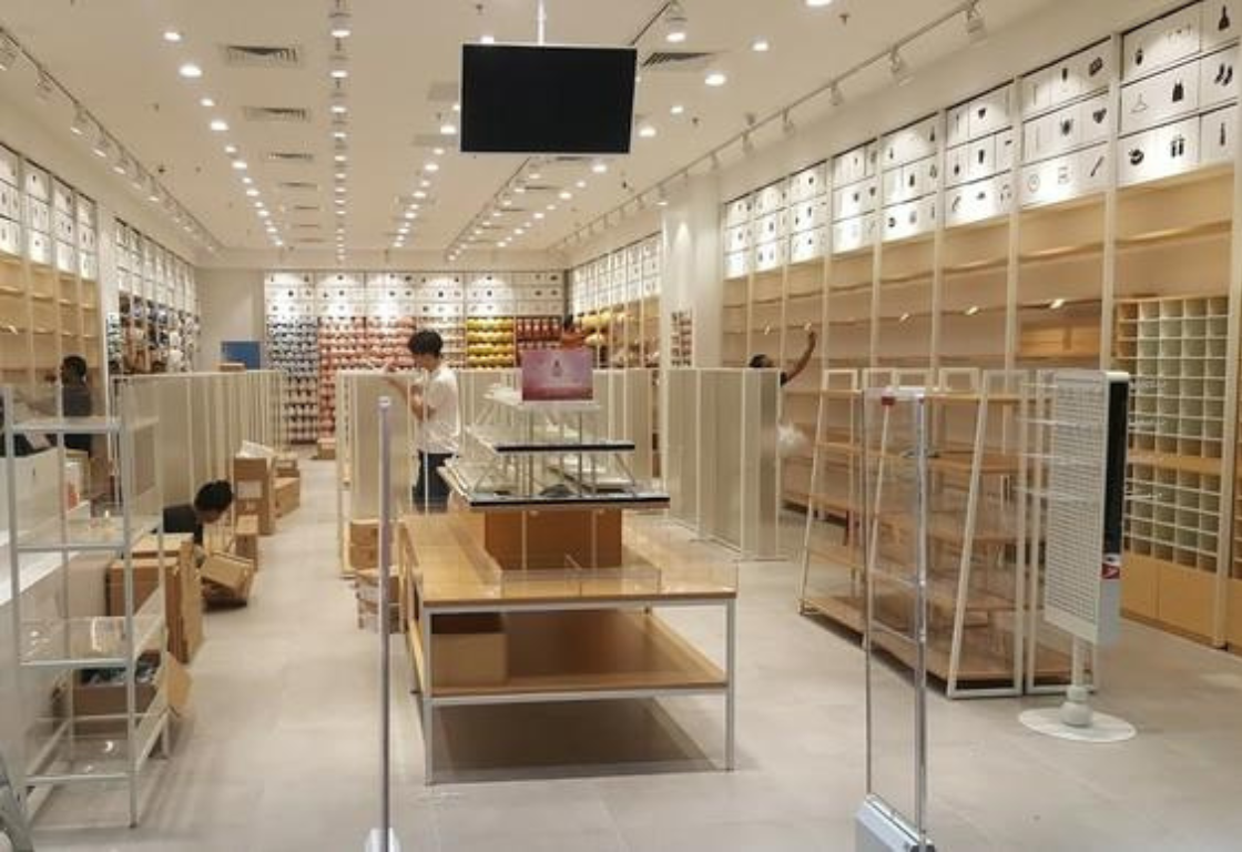 Miniso Interior View 3