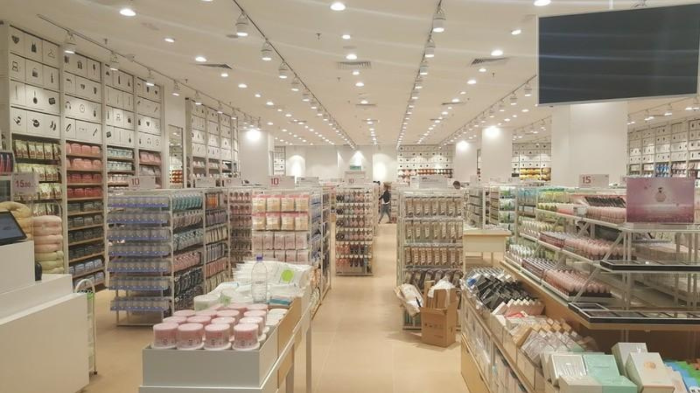 Miniso Interior View 6